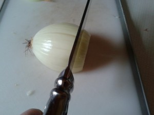 How to cut an onion without tears - step 7
